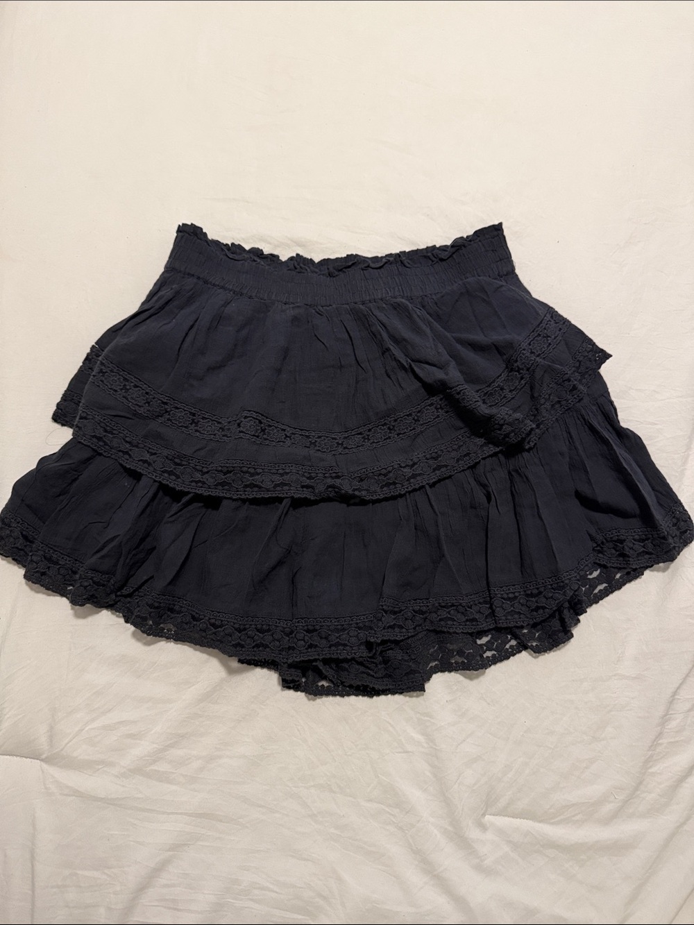 American Eagle - Tiered Lace-Trim Grey Mini Skort